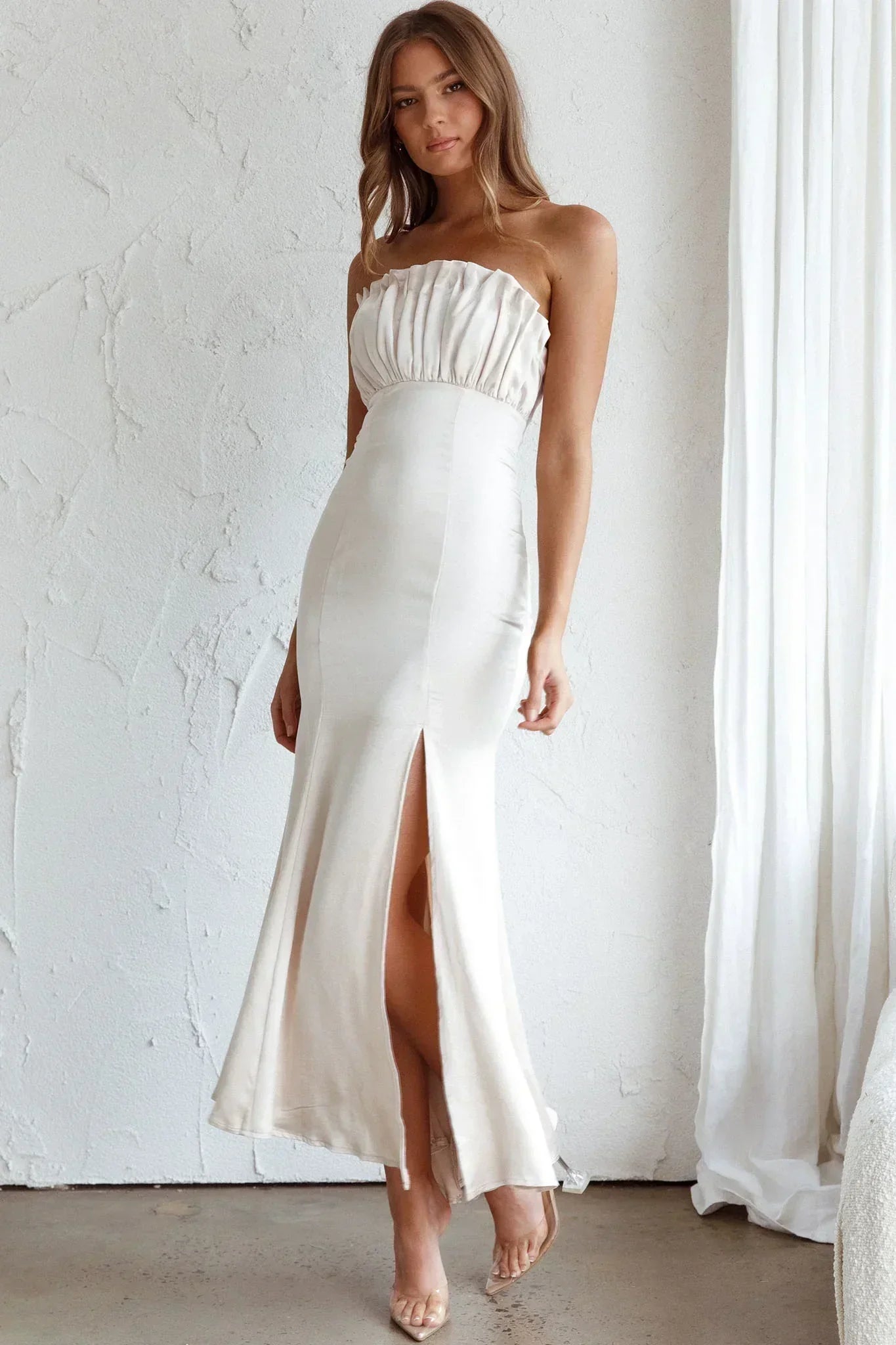 Tivoli trägerloses Midikleid mit geraffter Brust Champagner