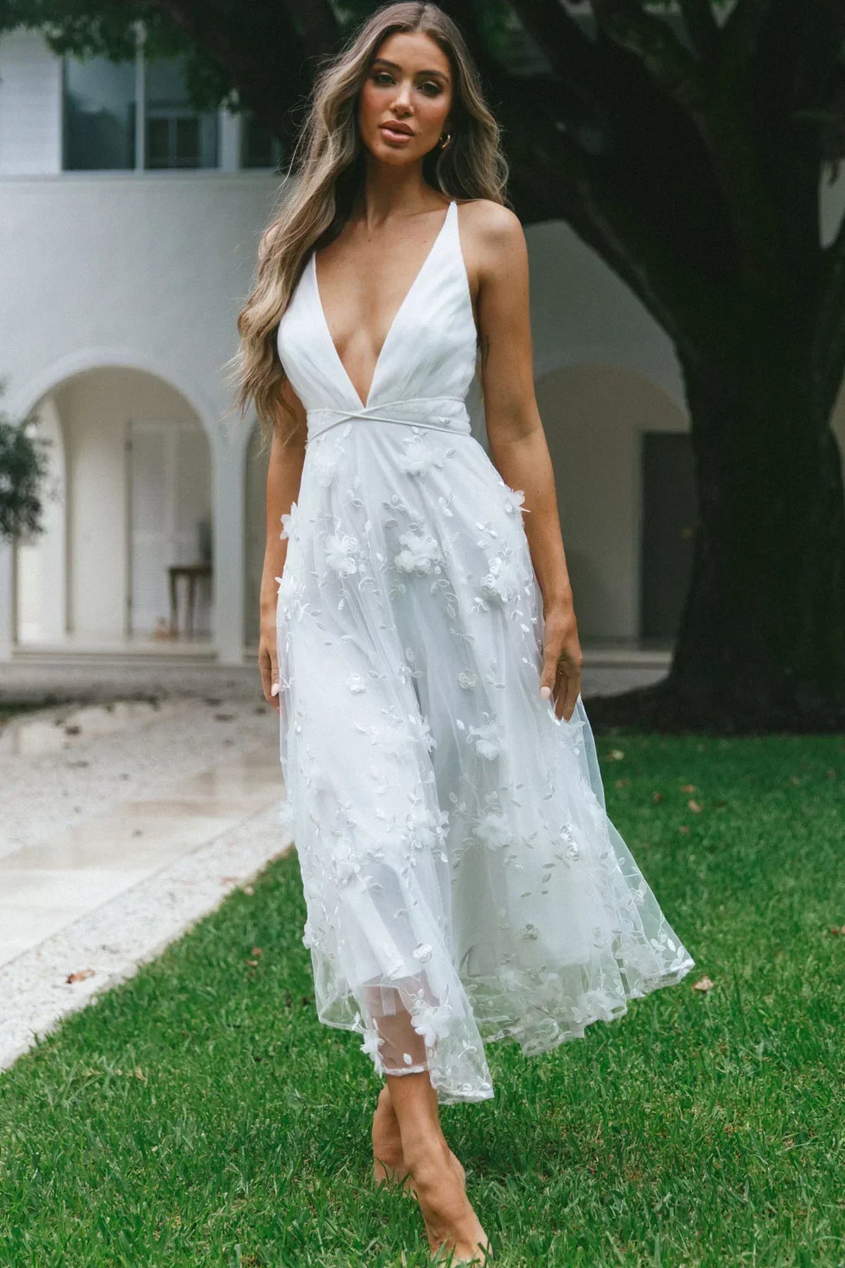 Sheri Midi-Kleid mit V-Ausschnitt und Verzierungen Weiß