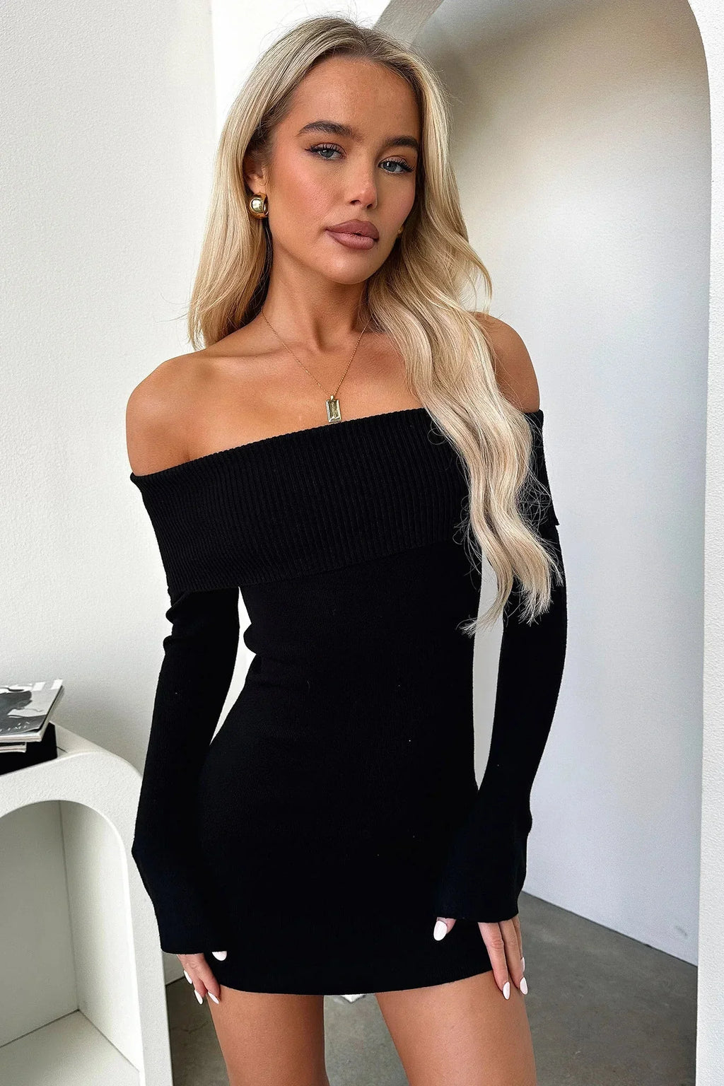 Aaliyah schulterfreies Mini-Strickkleid – Schwarz