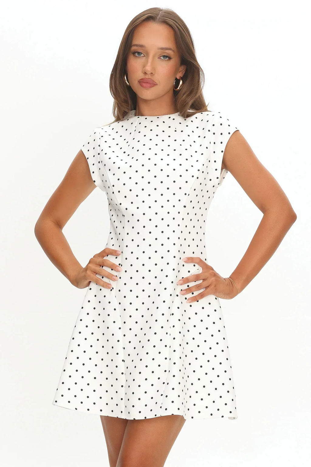 Aristos Mini-Kleid mit Kappenärmeln und weißen Punkten