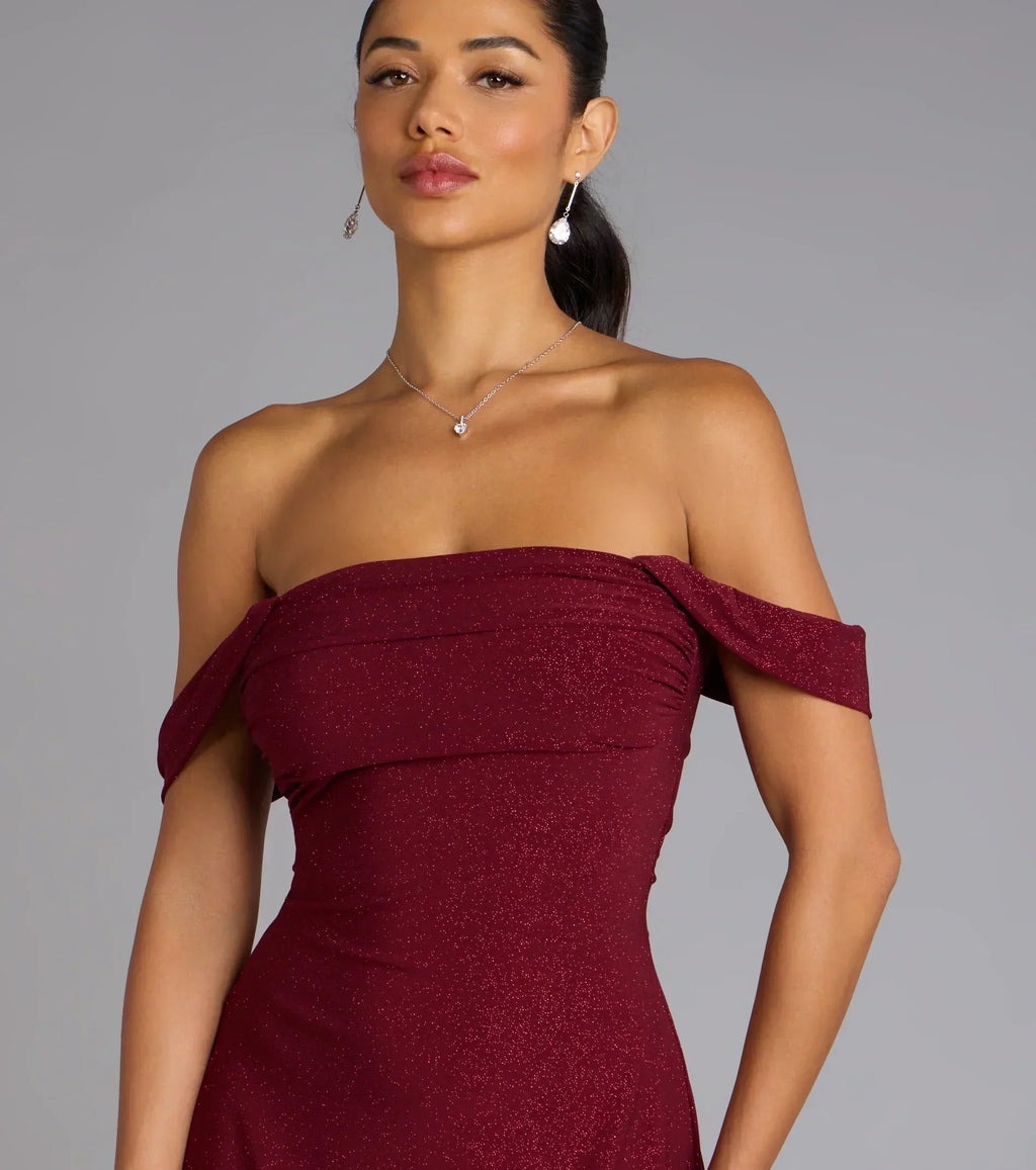 Klassisches, glitzerndes Off-Shoulder-Minikleid aus Strick