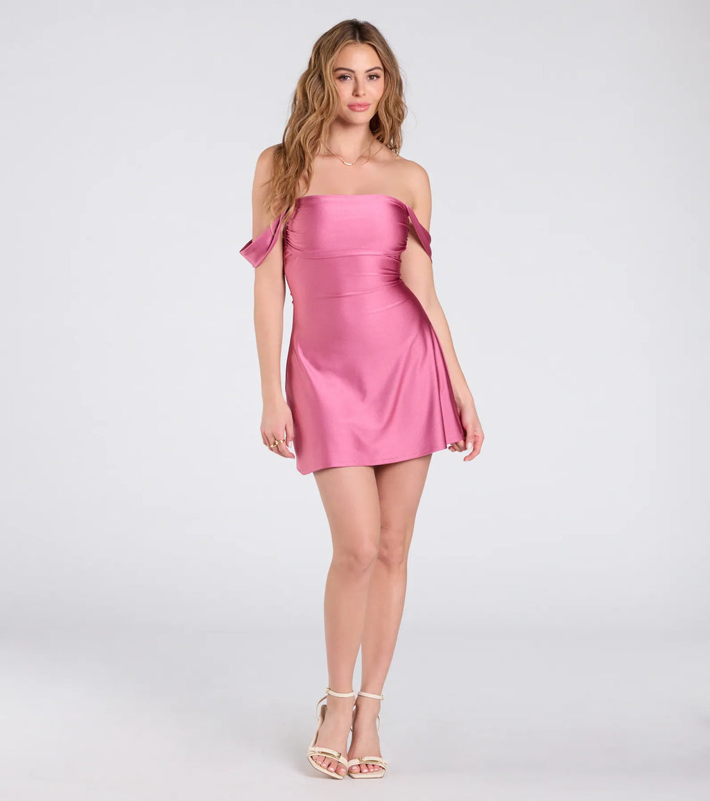 Klassisches Off-Shoulder Mini-Satin-Kleid in A-Linie