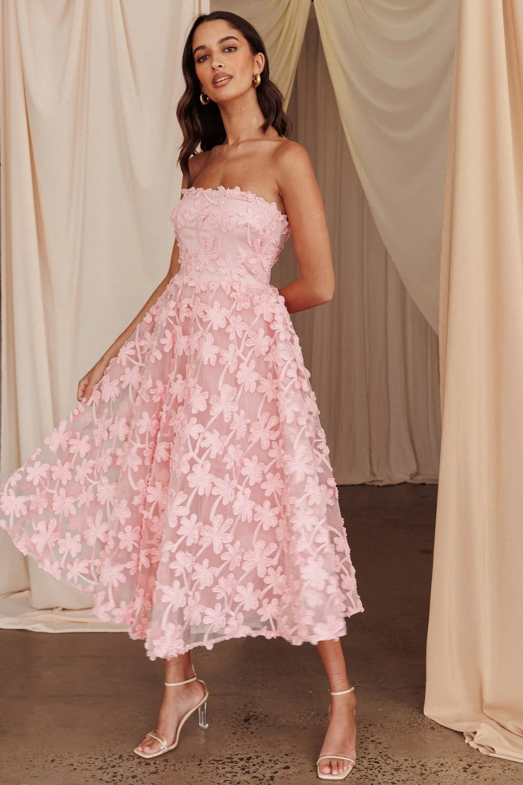 Dori Midikleid mit Blumenstickerei Rosé