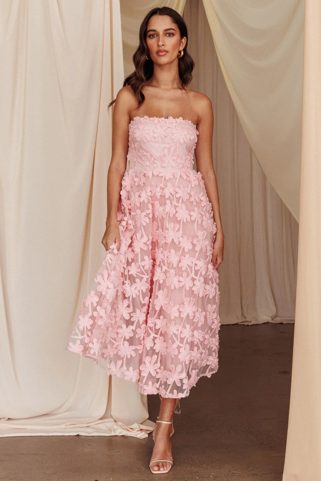 Dori Midikleid mit Blumenstickerei Rosé