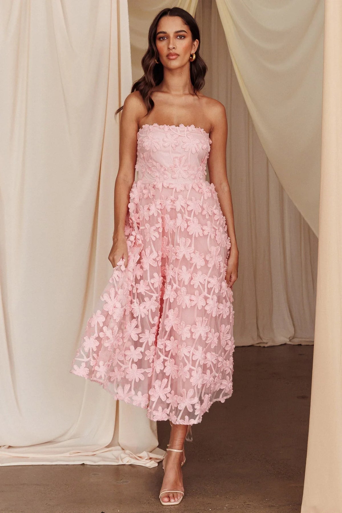 Dori Midikleid mit Blumenstickerei Rosé