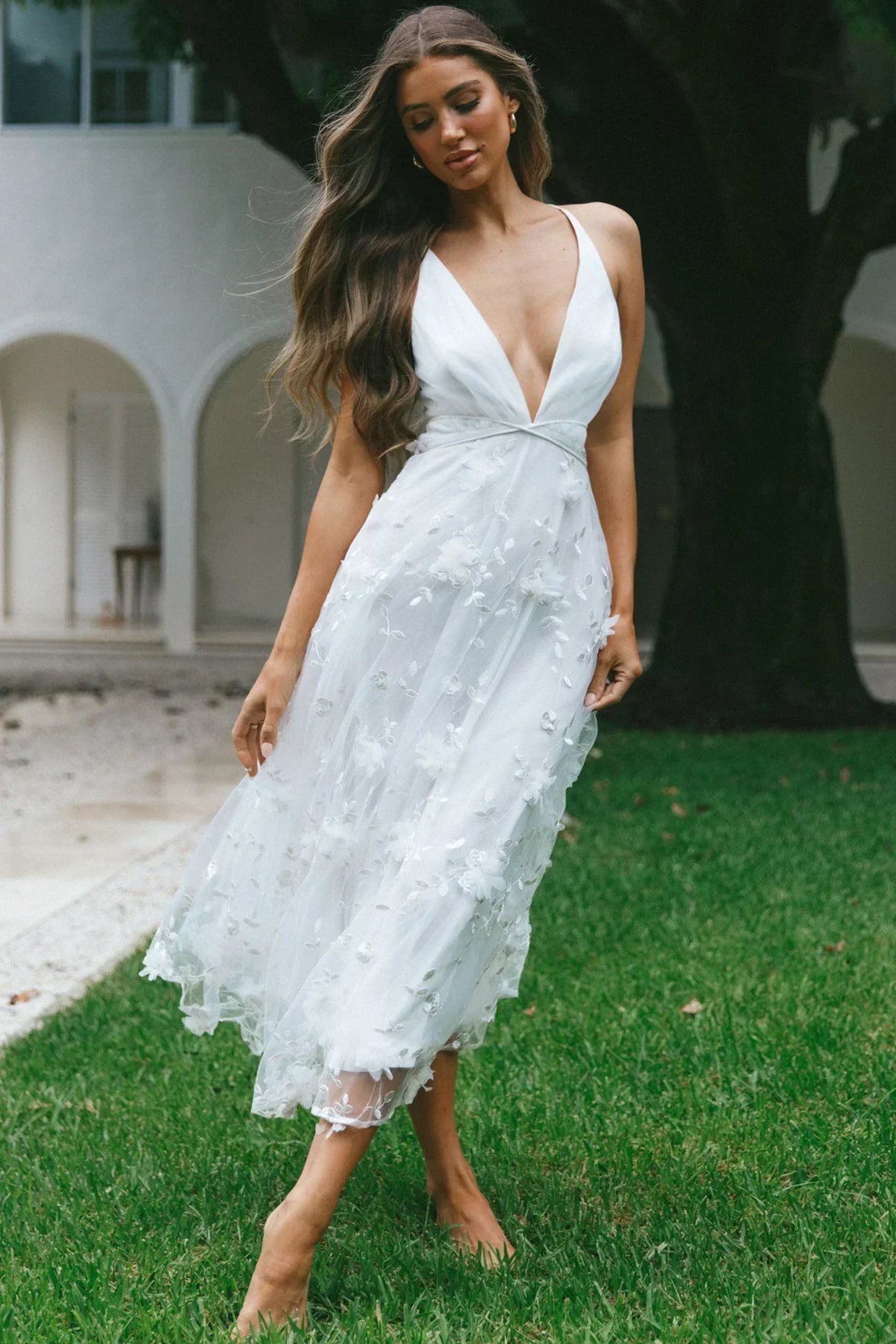 Sheri Midi-Kleid mit V-Ausschnitt und Verzierungen Weiß
