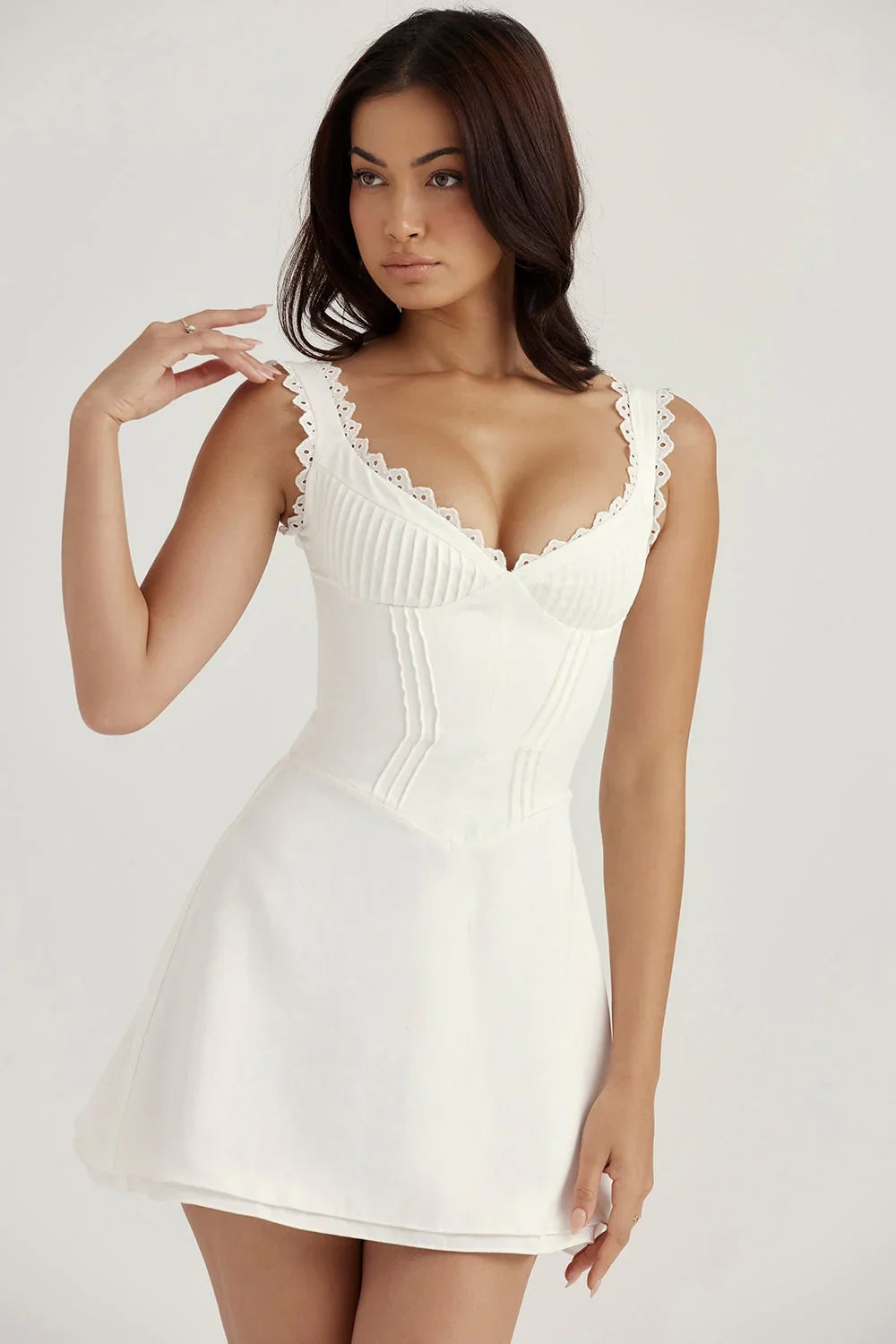 weißes Mini-Smokingkleid