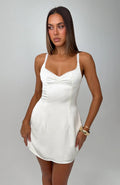 Denken Sie über dieses Mini-Kleid Off-White nach