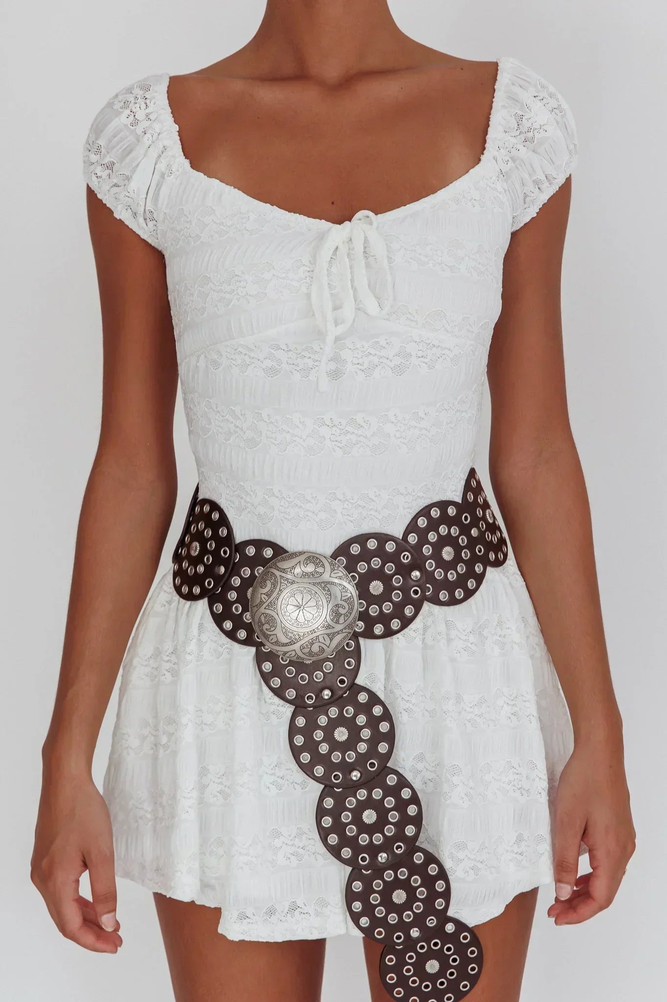 Mirela Minikleid aus Spitze mit Flügelärmeln, weiß