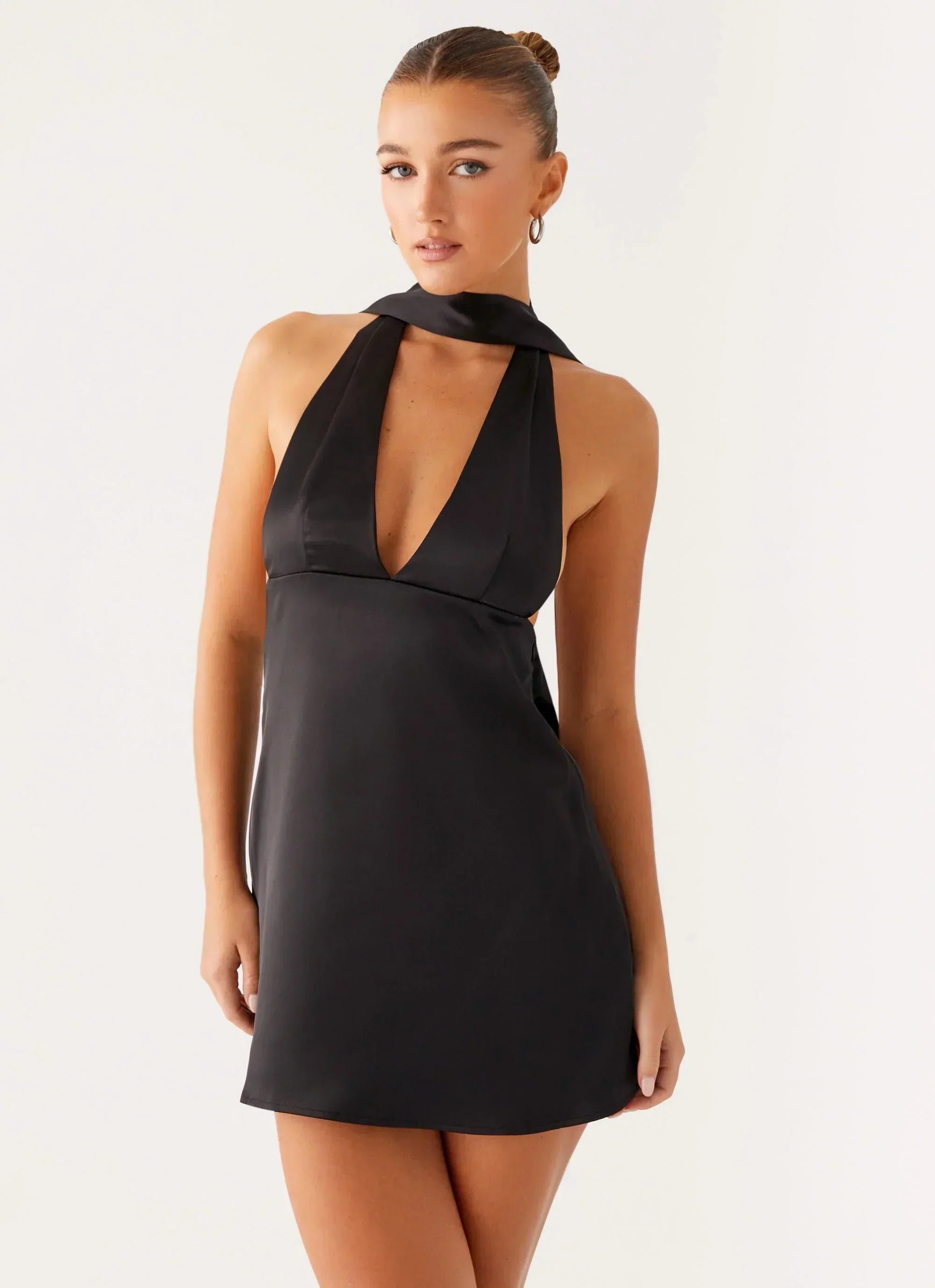 Alicia Satin-Neckholder-Minikleid – Schwarz