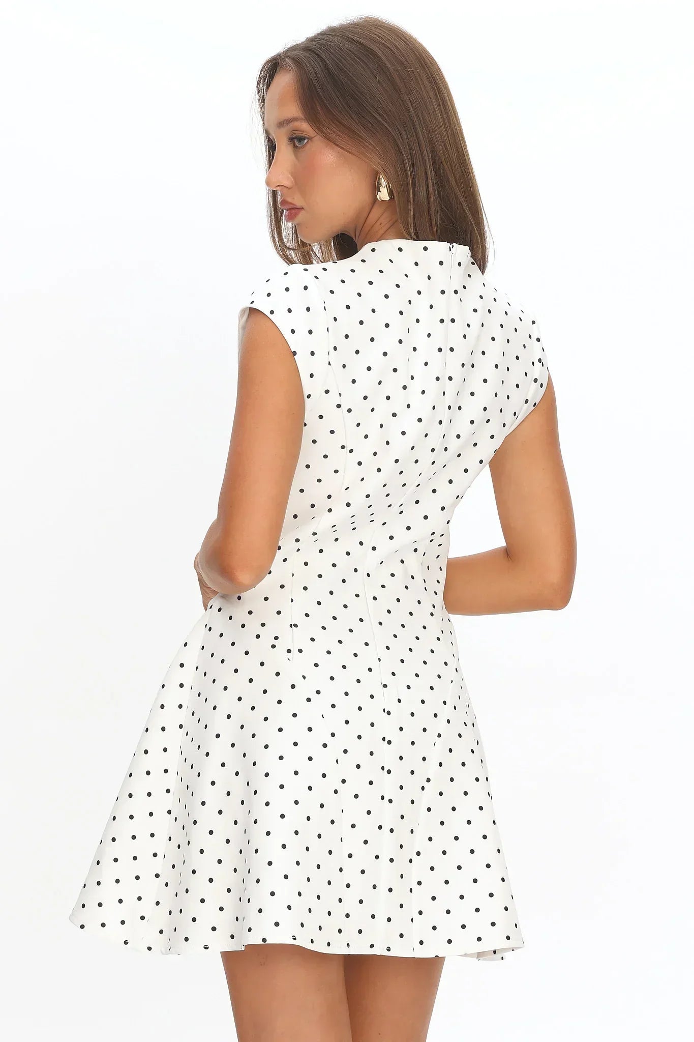Aristos Mini-Kleid mit Kappenärmeln und weißen Punkten
