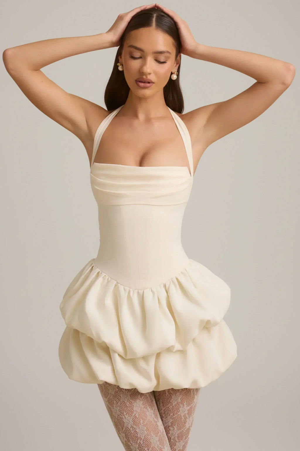 Neckholder-Minikleid mit Stufen-Bubble-Saum und Korsettdetail in Elfenbein