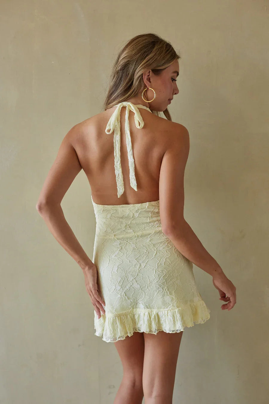 Spitzen-Neckholder-Minikleid Fleur mit Rüschen