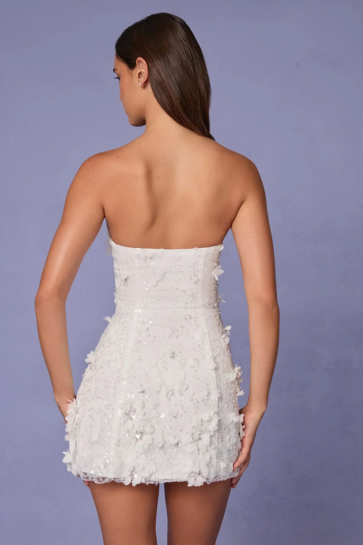Verziertes Bandeau-Mini-A-Linien-Kleid in Weiß