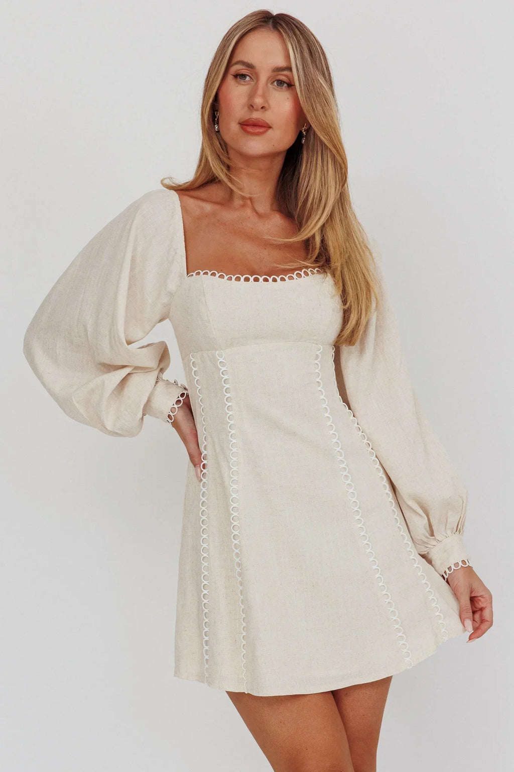 Chamberlain Ballonärmel-Minikleid Beige