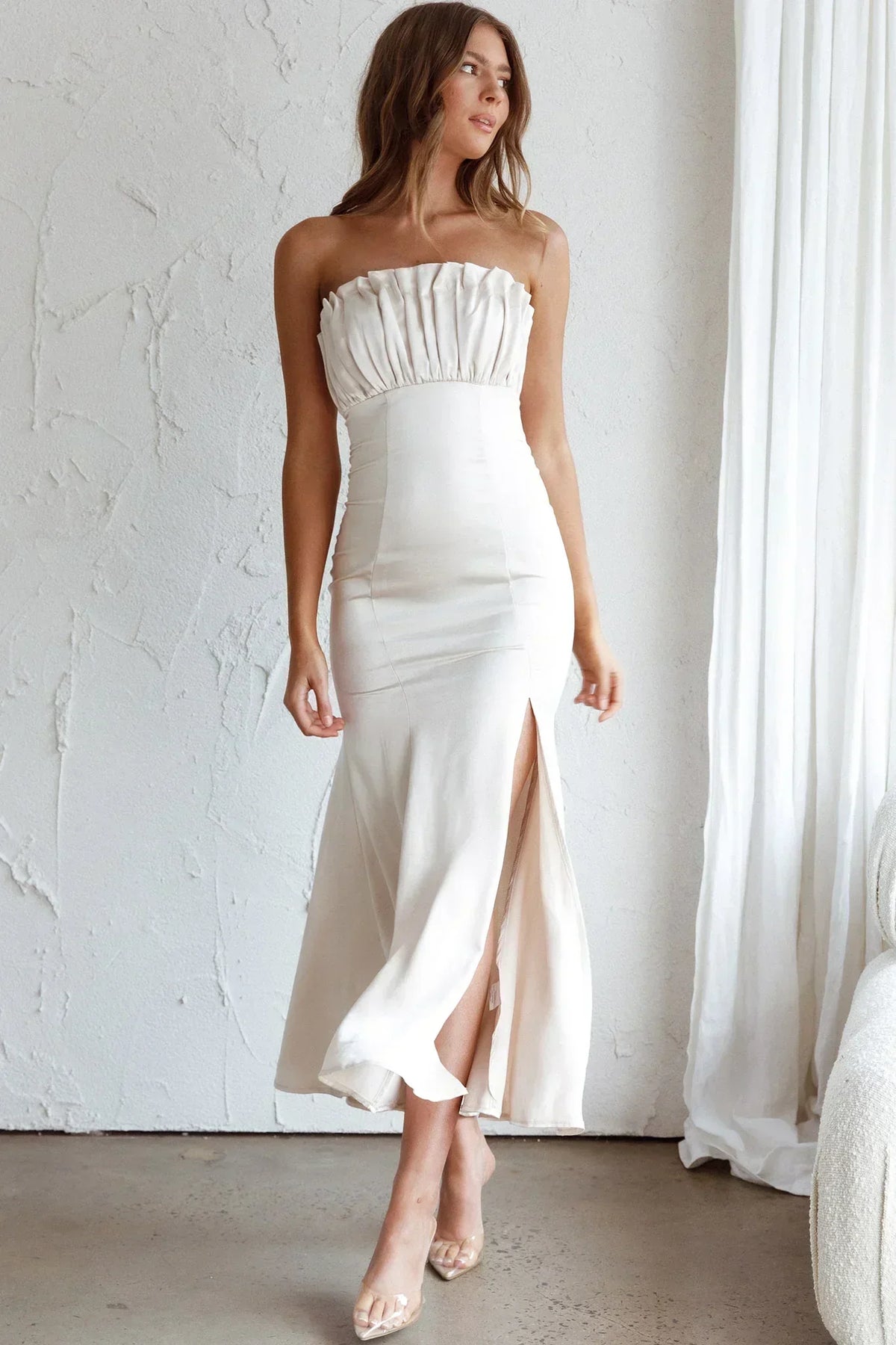 Tivoli trägerloses Midikleid mit geraffter Brust Champagner