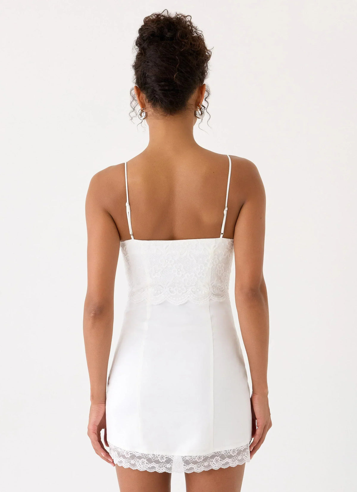 Aloura Spitzen-Minikleid – Weiß