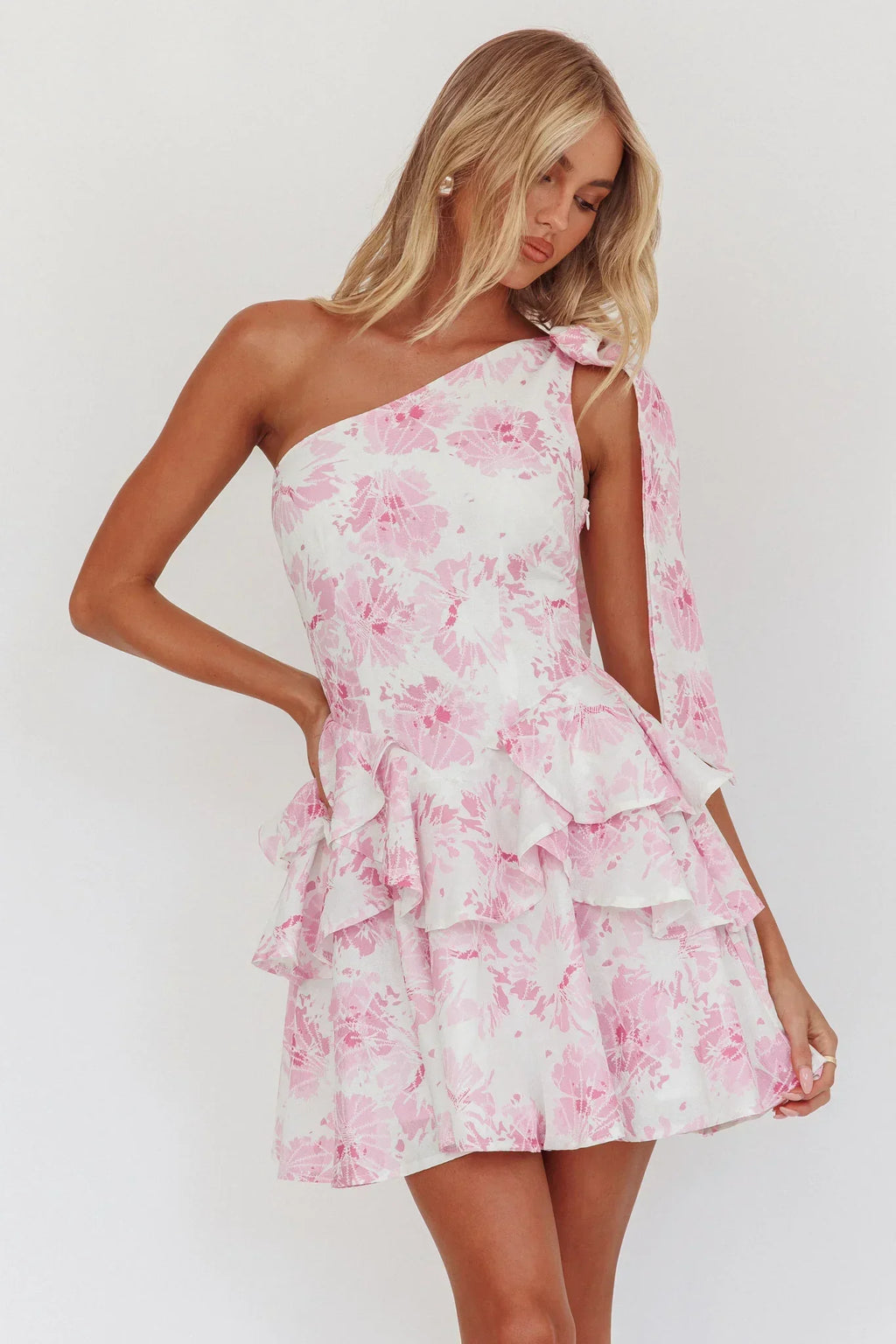 Like Me Einteiliges schulterfreies, drapiertes Minikleid mit Blumenmuster Rosa