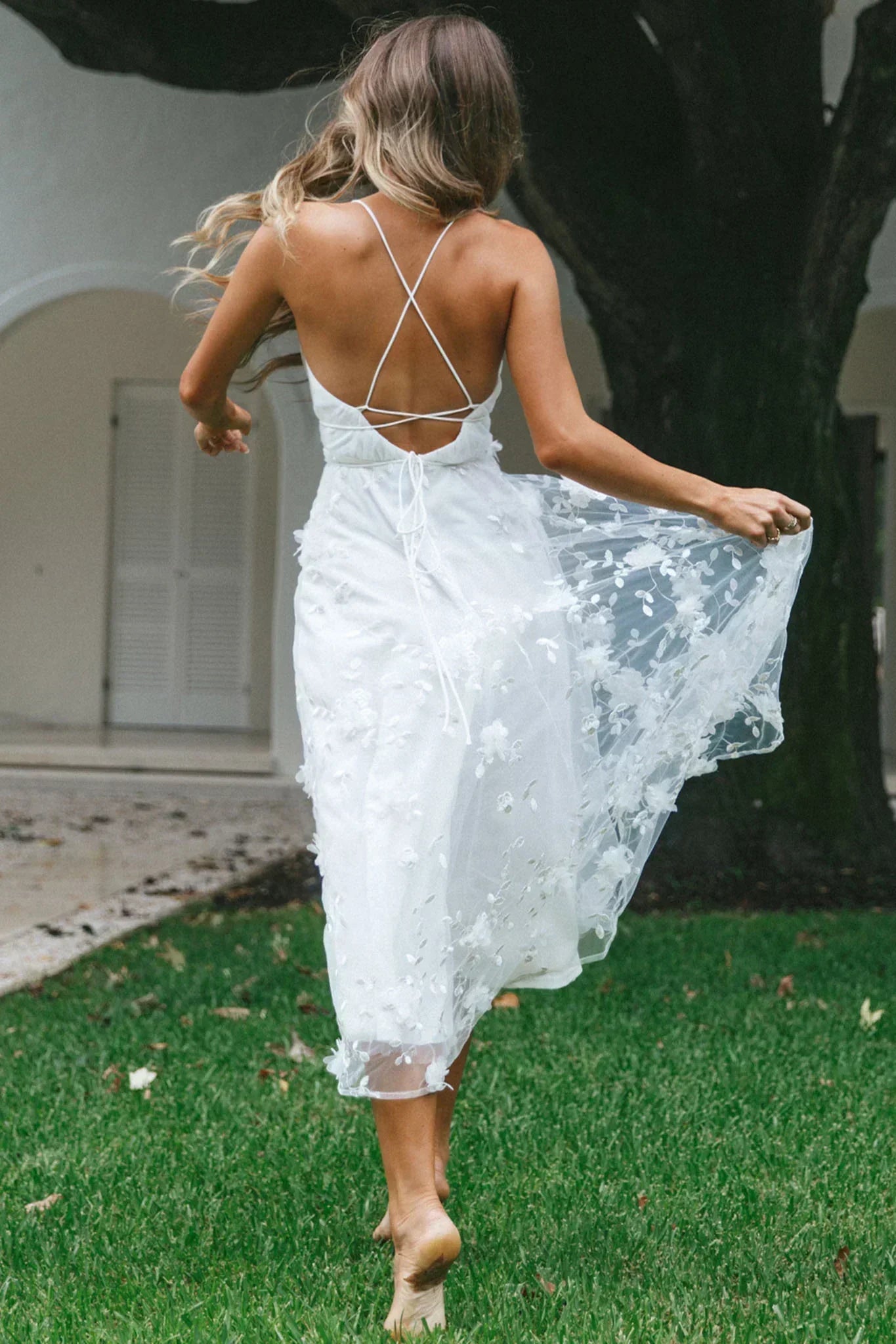 Sheri Midi-Kleid mit V-Ausschnitt und Verzierungen Weiß