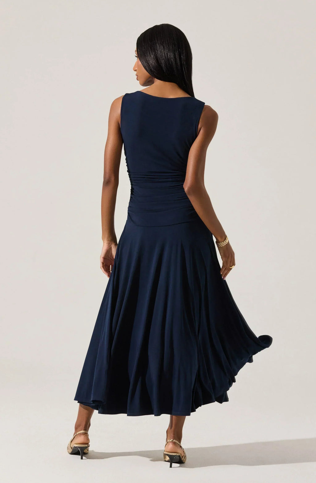 Melisandre Midikleid mit hohem Kragen
