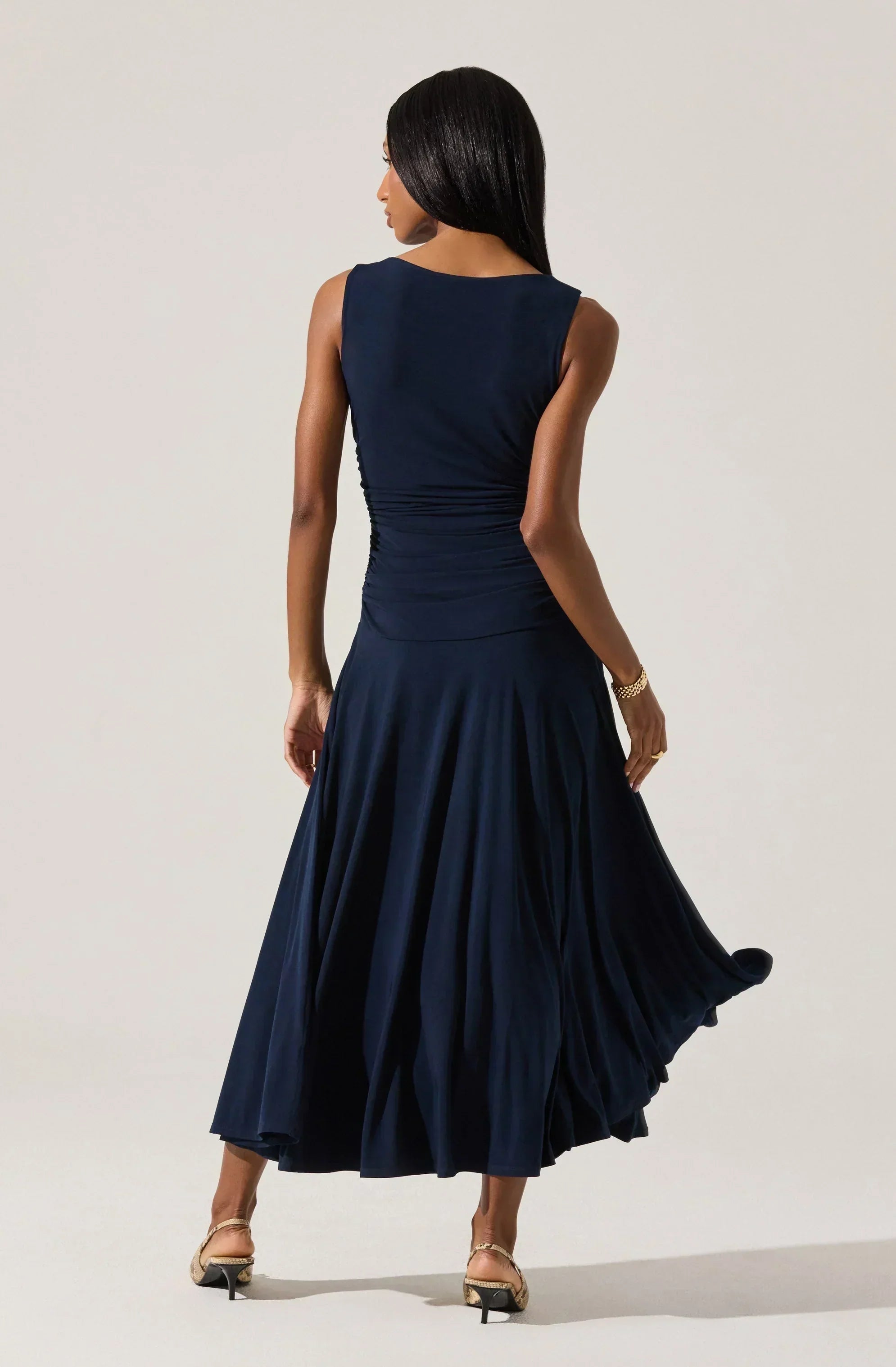 Melisandre Midikleid mit hohem Kragen