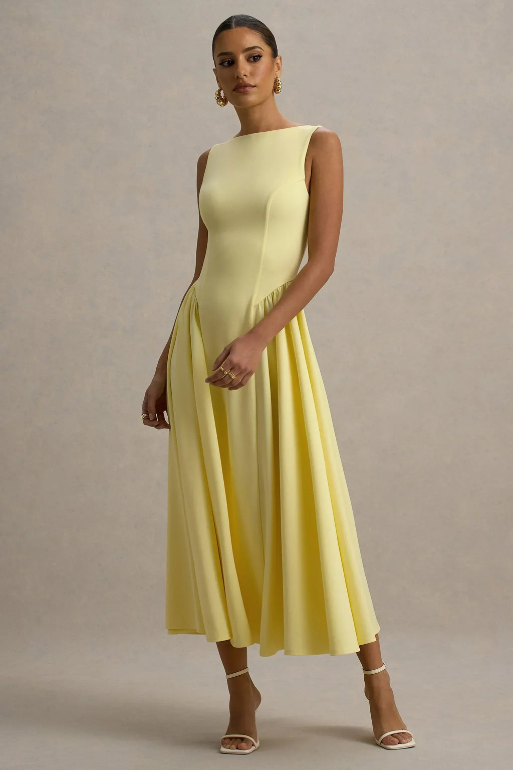Muriel | Zitronengelbes Midi-Kleid mit U-Boot-Ausschnitt und voluminösem Saum