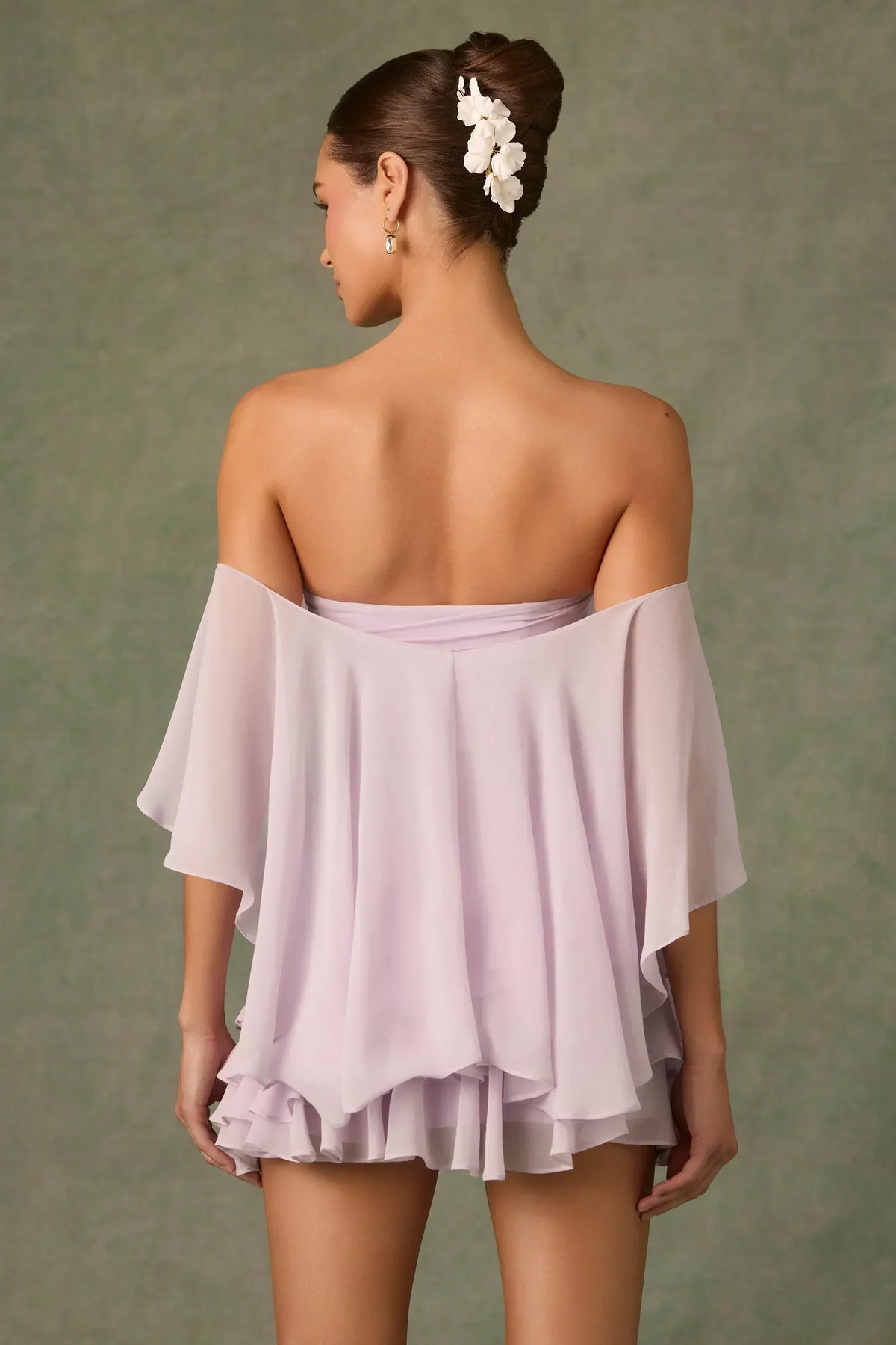 Schulterfreies, gerafftes Minikleid in Flieder
