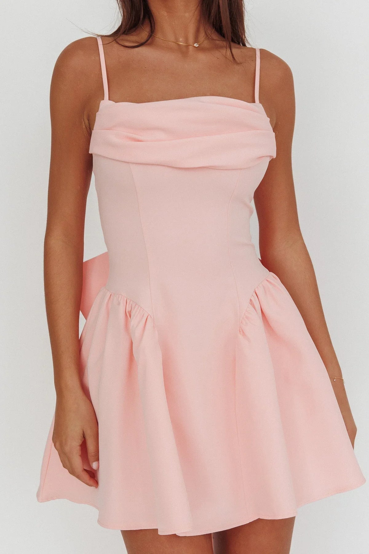 Wilder Oversized Minikleid mit Rückenschleife – Pink