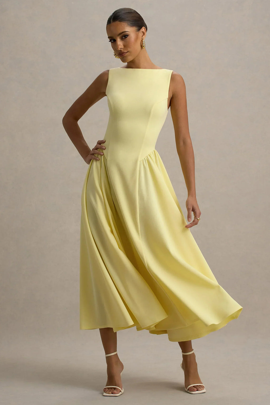 Muriel | Zitronengelbes Midi-Kleid mit U-Boot-Ausschnitt und voluminösem Saum