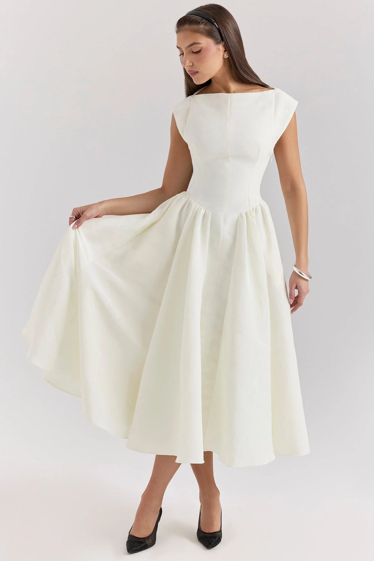 elfenbeinfarbenes Midi-Kleid aus Moiré-Satin