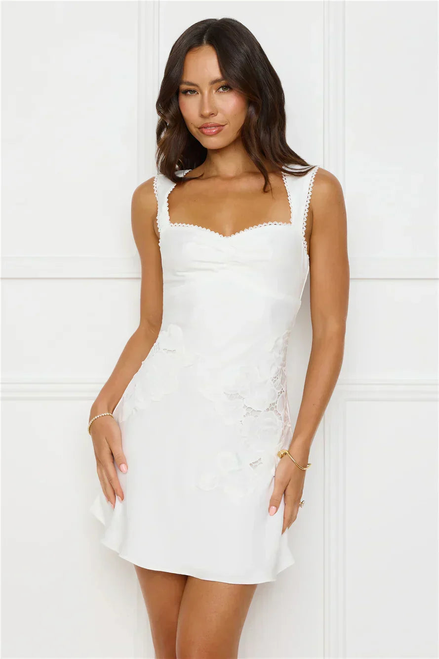 Satin-Minikleid mit exotischem Flair