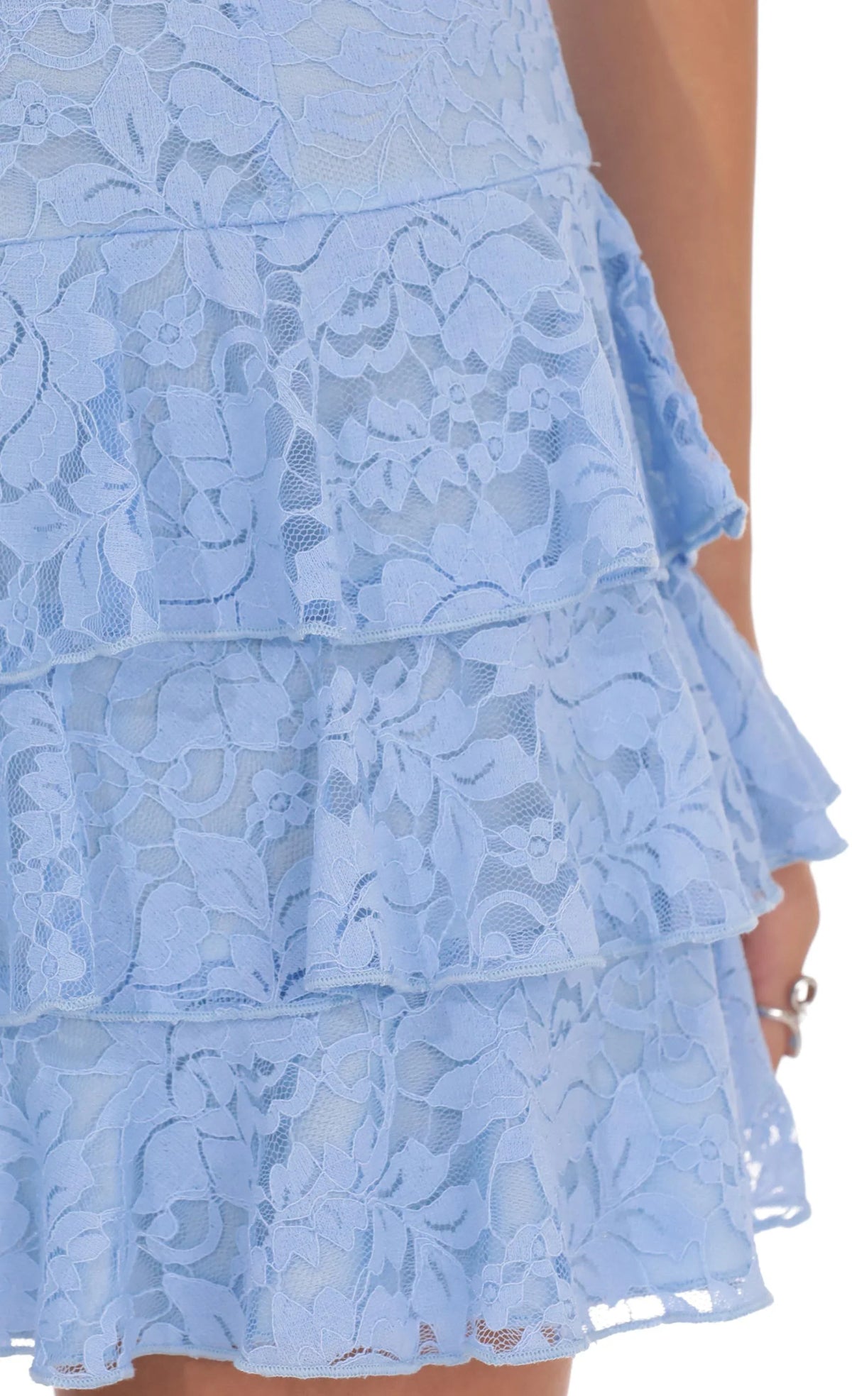 Trägerloses geblümtes Minikleid in Blau