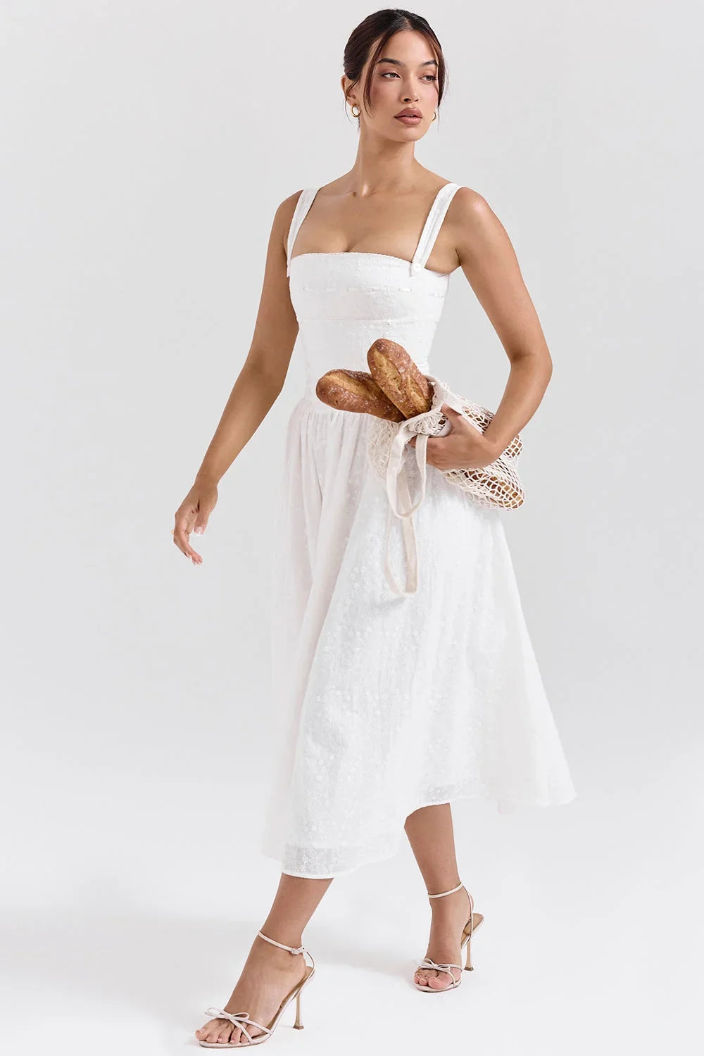 weißes Broderie-Anglaise-Midi-Sommerkleid