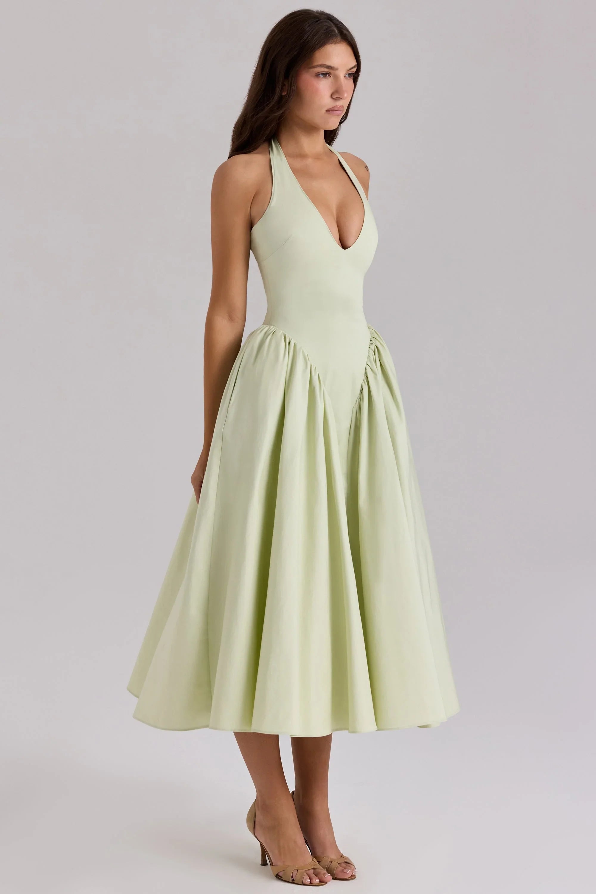 Pistazienfarbenes Baumwoll-Neckholder-Midikleid