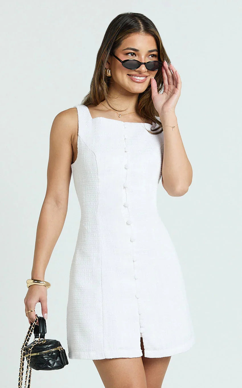 Aveline Minikleid – Strukturiertes Kleid mit Knopfleiste in Weiß