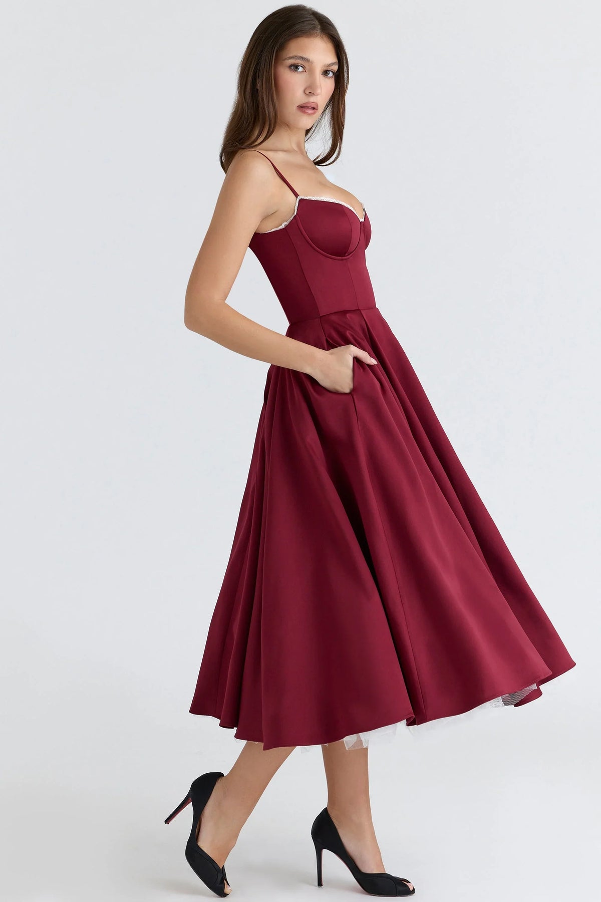 weinrotes Satin-Tüll-Midikleid