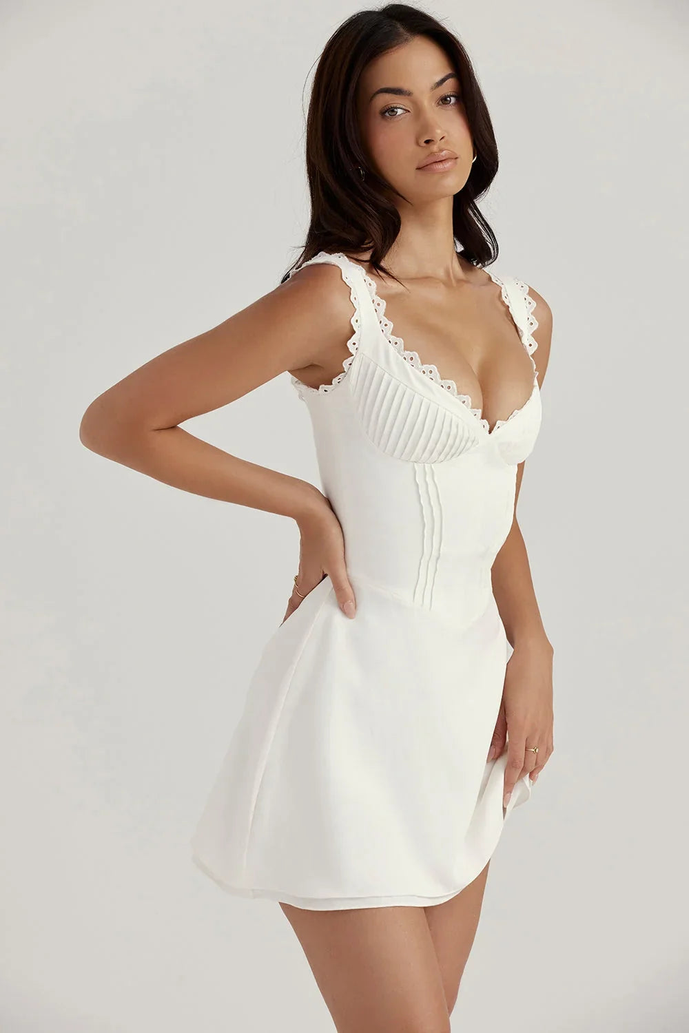 weißes Mini-Smokingkleid