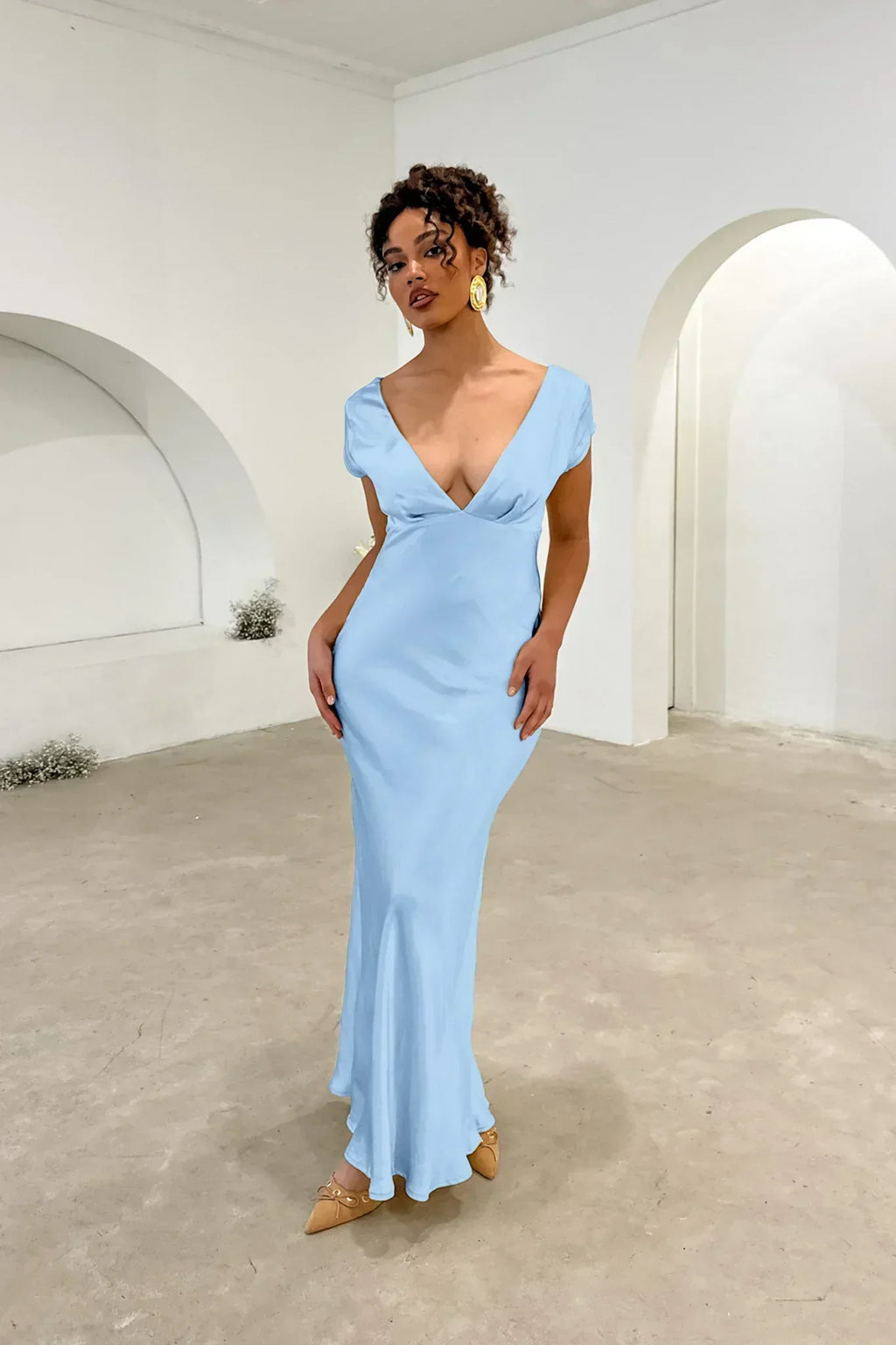 Lucinda V-Ausschnitt Midi-Kleid mit Twist-Rücken Blau