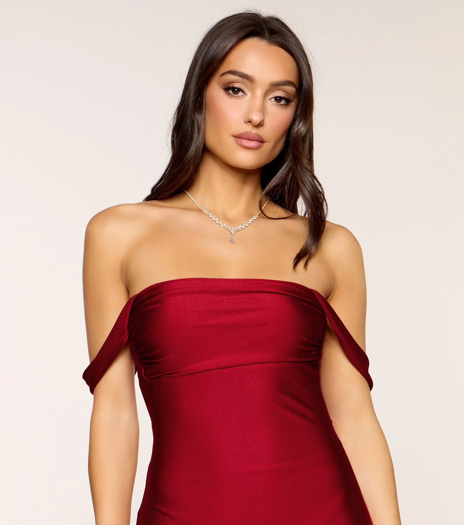 Klassisches Off-Shoulder Mini-Satin-Kleid in A-Linie