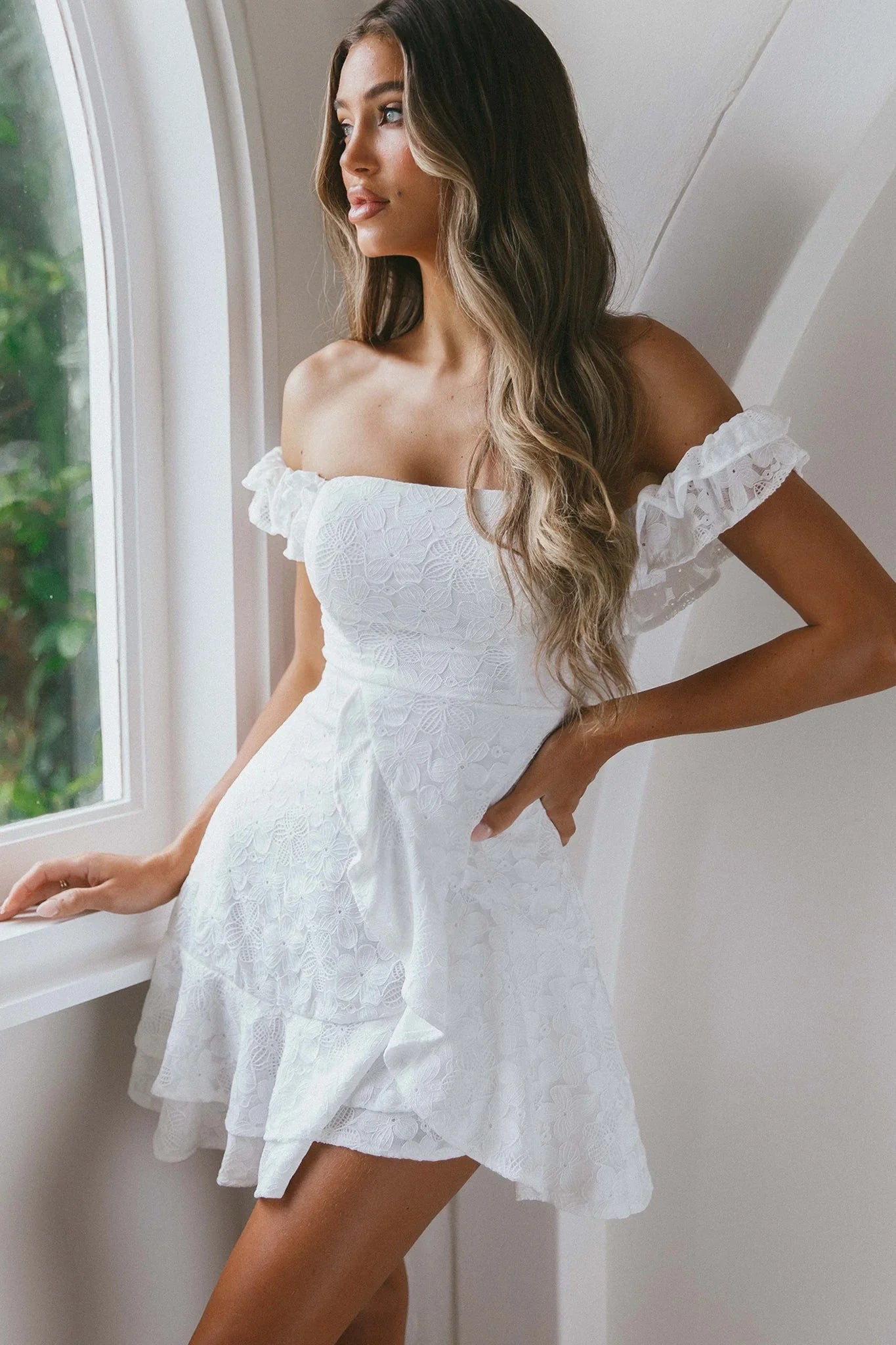 Verona Off-Shoulder Rüschen-Minikleid Weiß