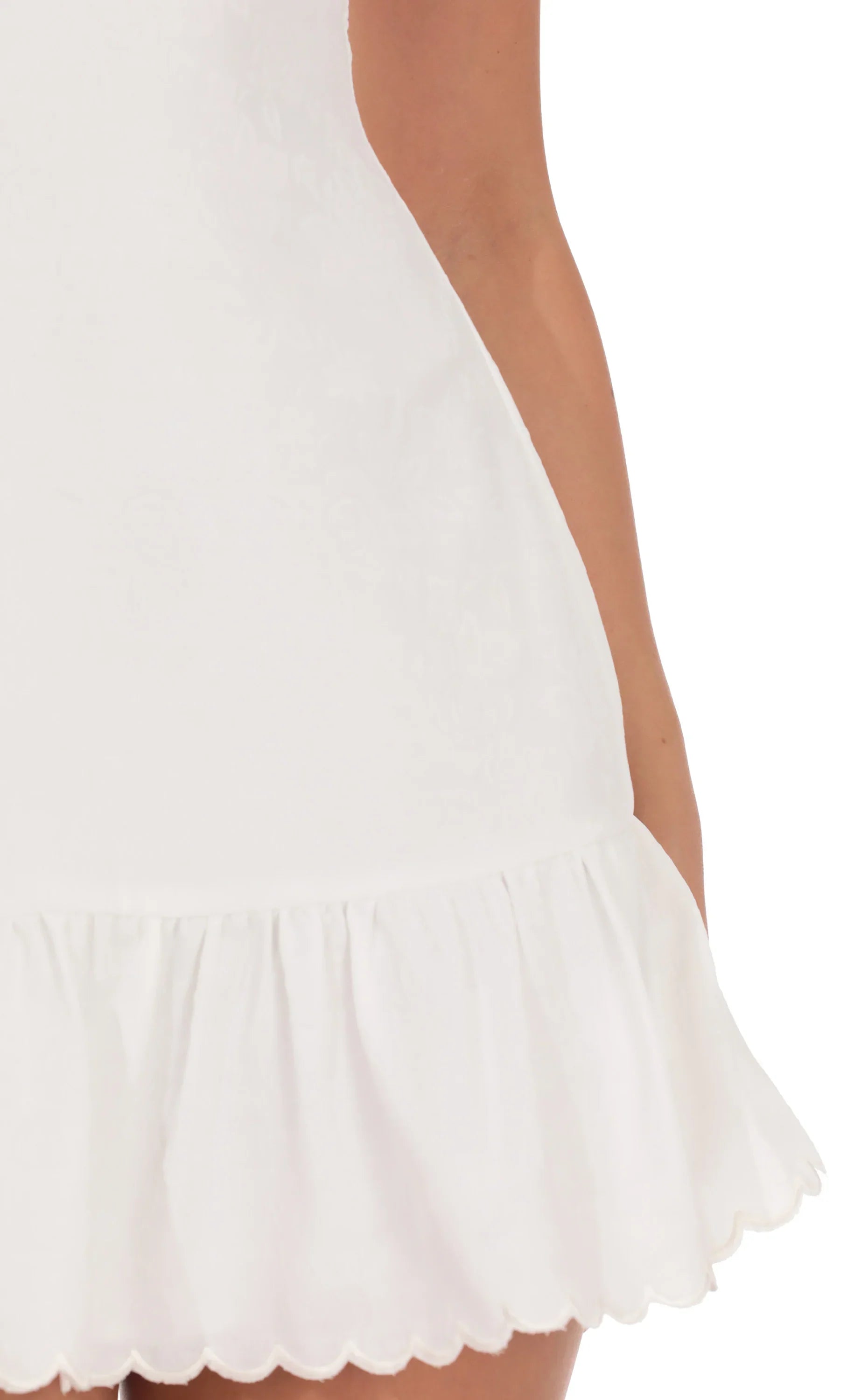 Gerüschtes Saum-Minikleid in Weiß