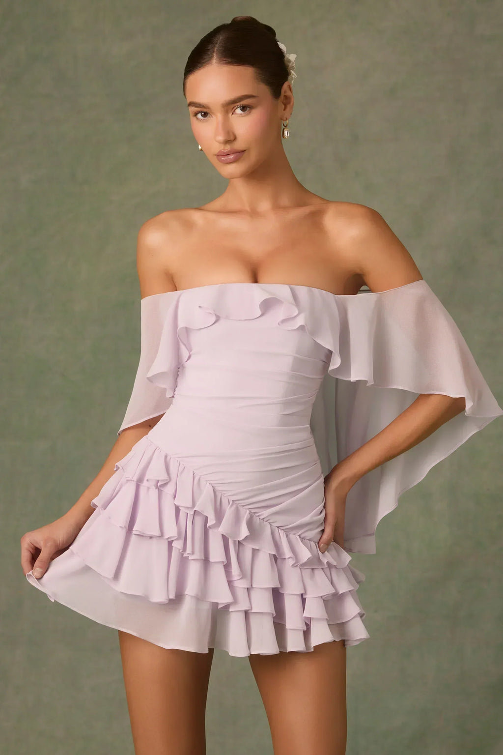 Schulterfreies, gerafftes Minikleid in Flieder